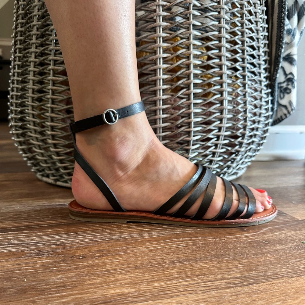 American Eagle Outfitters Black Sandals Women’s Size 9